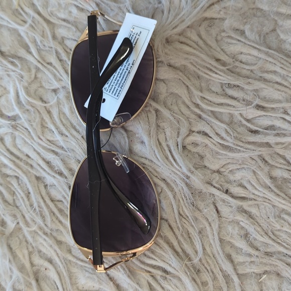 Sunglasses - Picture 3 of 4